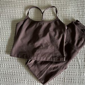 XS gently used beyond yoga Spacedye chocolate top and bottoms with pockets